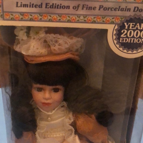 Porcelain Doll - Samantha collection - Picture 2 of 3